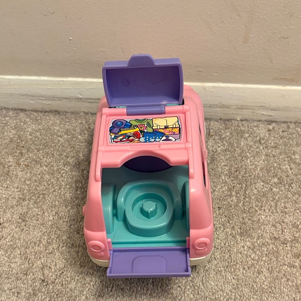 Fisher Price Little People Pink Ride-On Toy Car with 4 little people - Picture 4 of 9